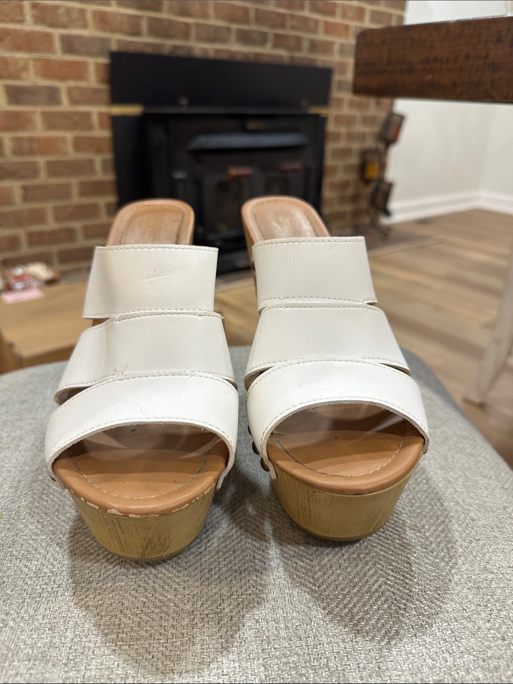 Candie's White Triple-Band Wedges